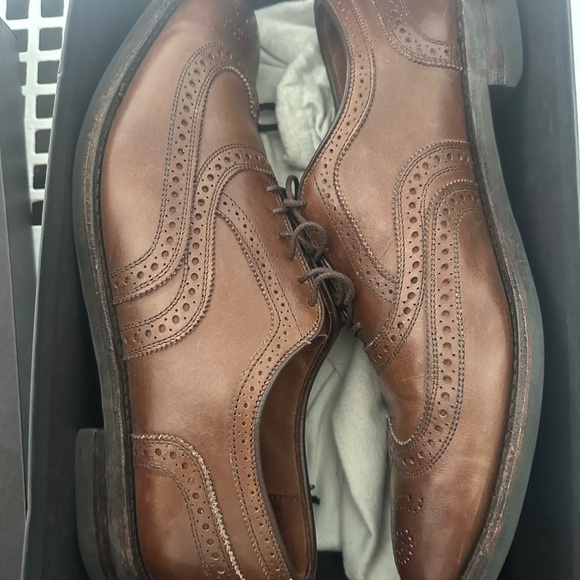 Gently worn Allen  Edmond - Picture 2 of 6